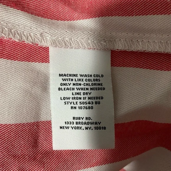 Ruby Rd. Red White Cabana Stripe V-neck Costal Nautical Top Medium NWT - Picture 5 of 6
